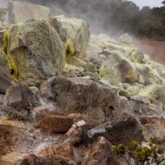 Geothermal steam and rocks at Hawaii Volcanoes National Park