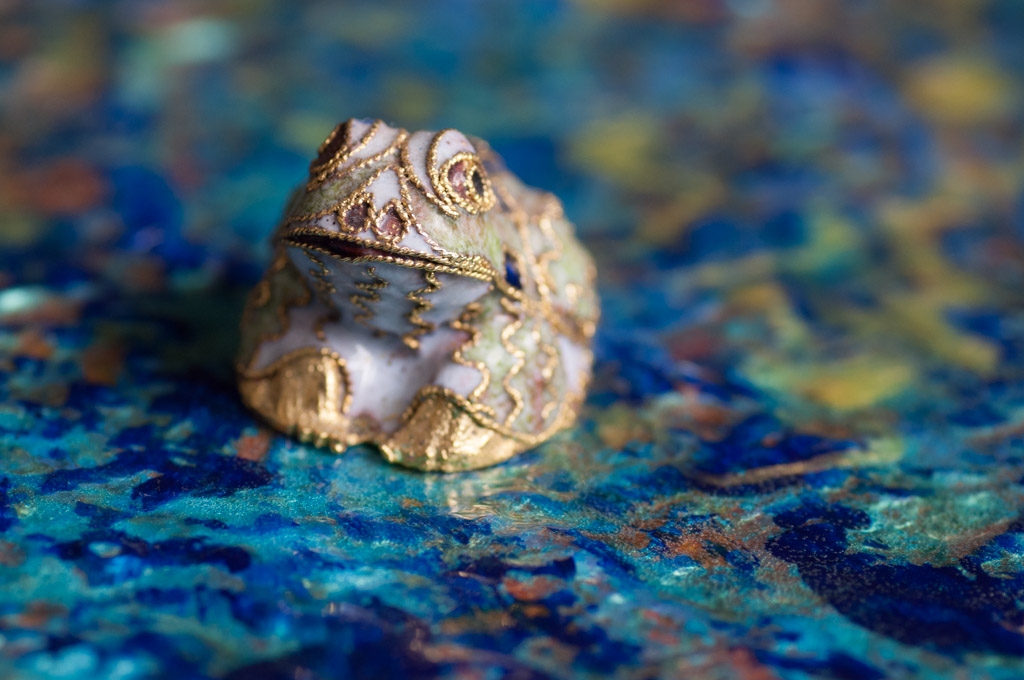 Frogs photograph. My little frog sculpture! So twee and cute.
