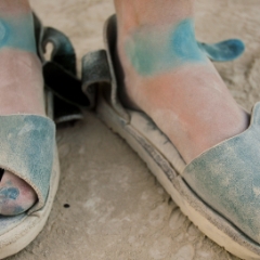 Blue sandals, blue stain
